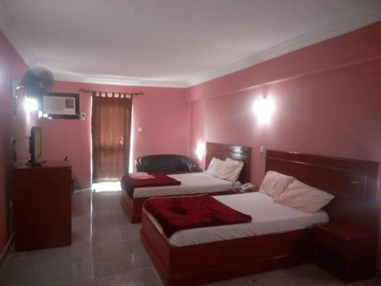 Hotel Newcastle Lagos Bagian luar foto