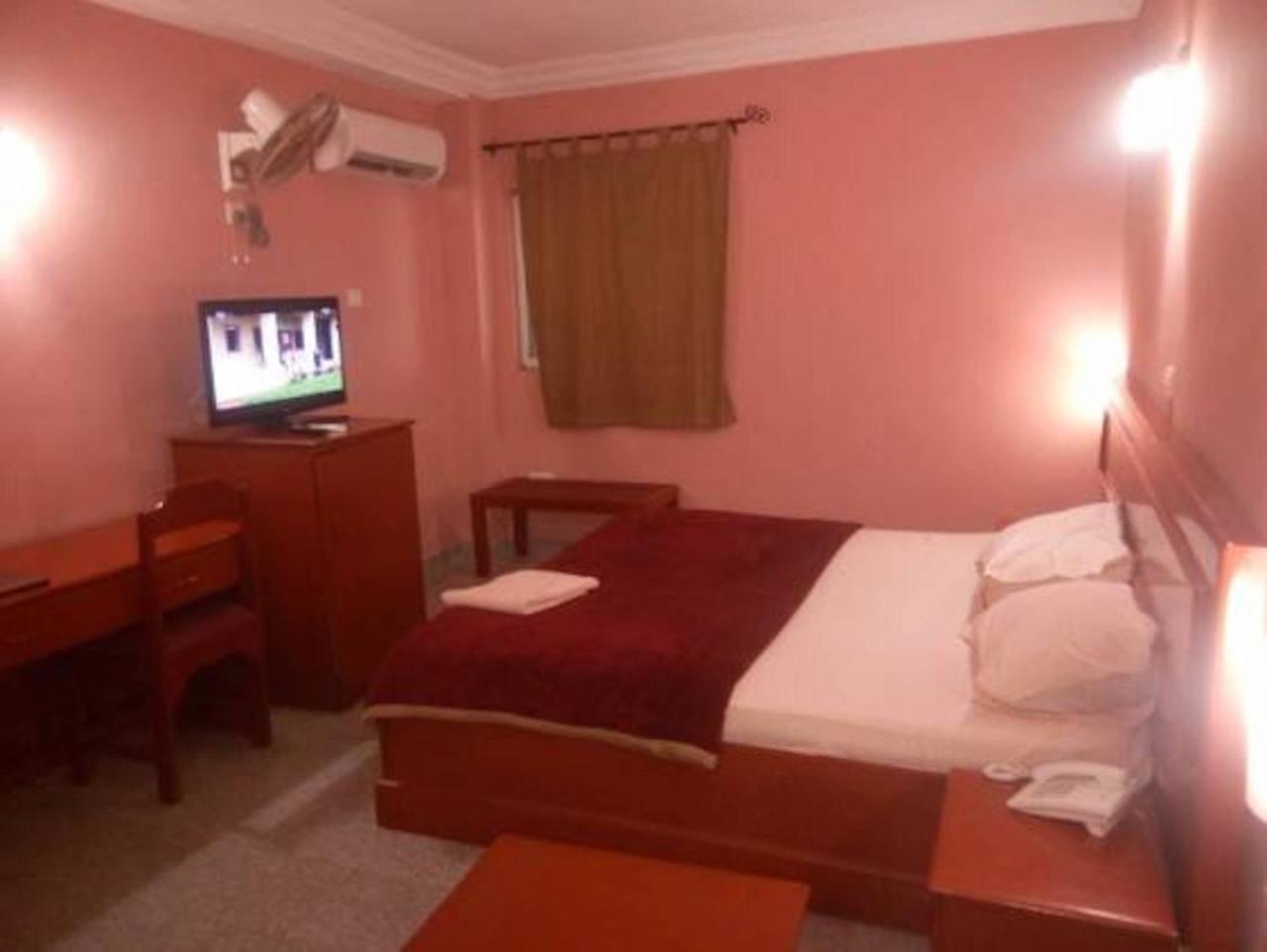 Hotel Newcastle Lagos Bagian luar foto