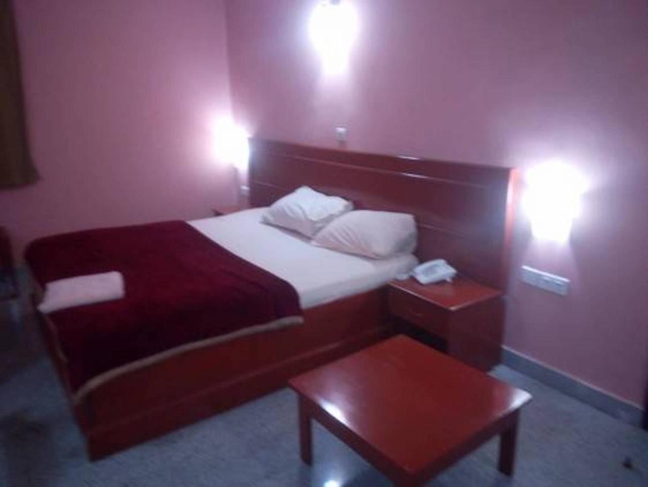 Hotel Newcastle Lagos Bagian luar foto