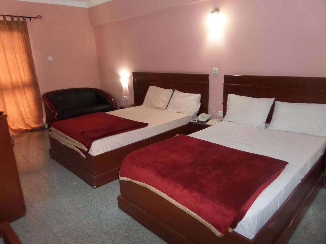Hotel Newcastle Lagos Bagian luar foto