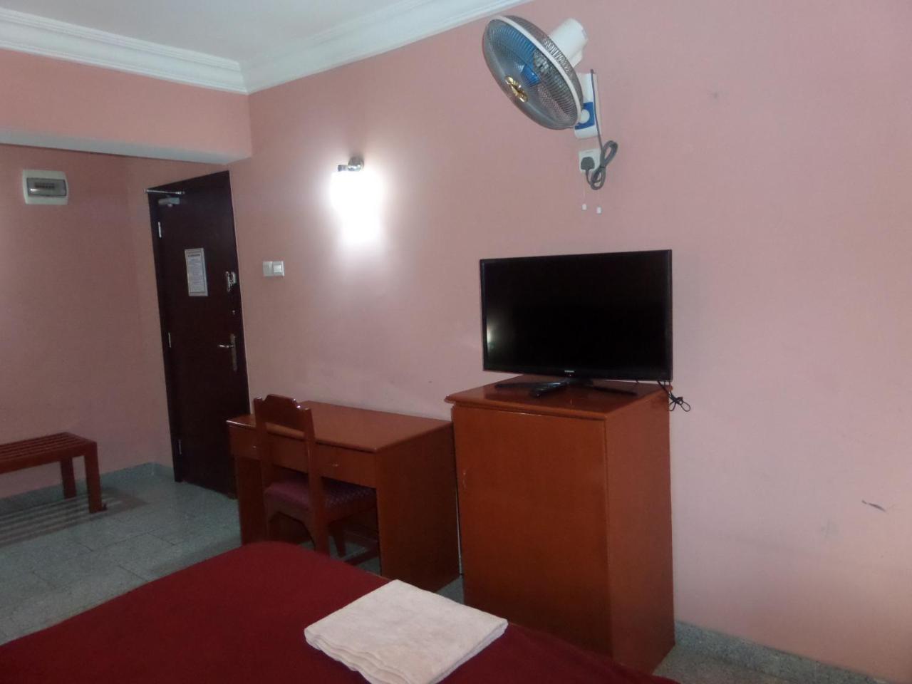Hotel Newcastle Lagos Bagian luar foto