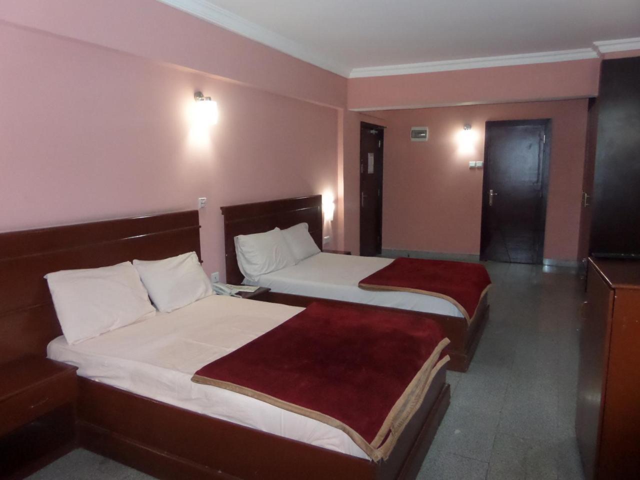 Hotel Newcastle Lagos Bagian luar foto