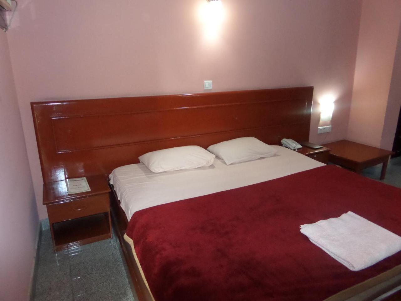 Hotel Newcastle Lagos Bagian luar foto