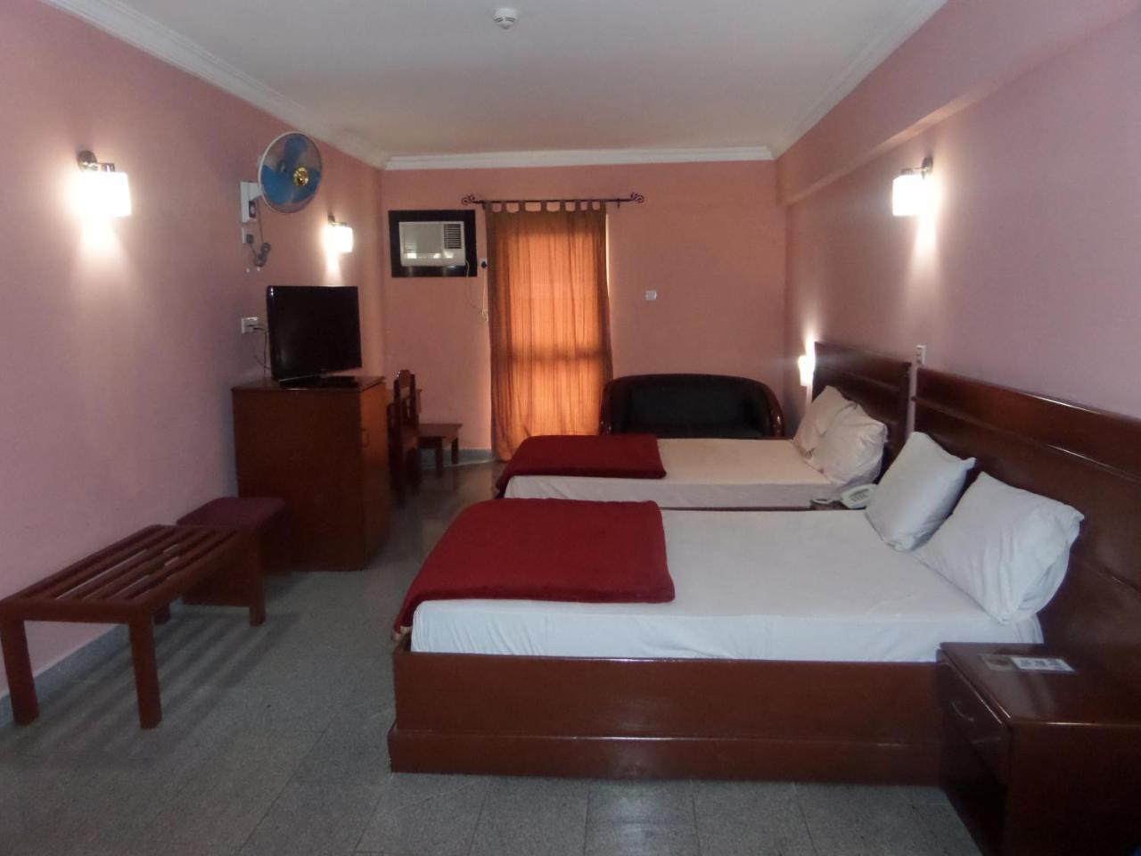Hotel Newcastle Lagos Bagian luar foto