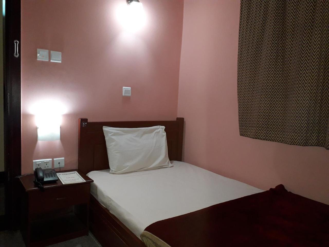 Hotel Newcastle Lagos Bagian luar foto
