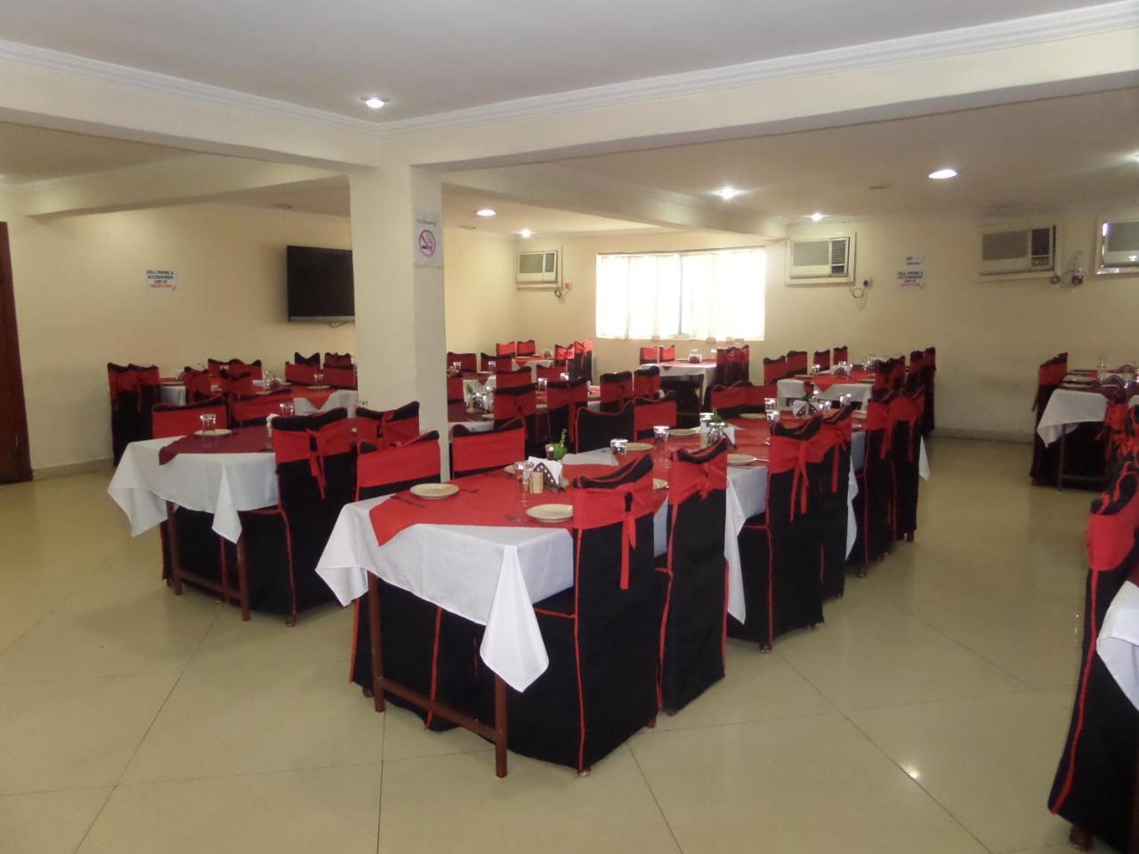 Hotel Newcastle Lagos Bagian luar foto