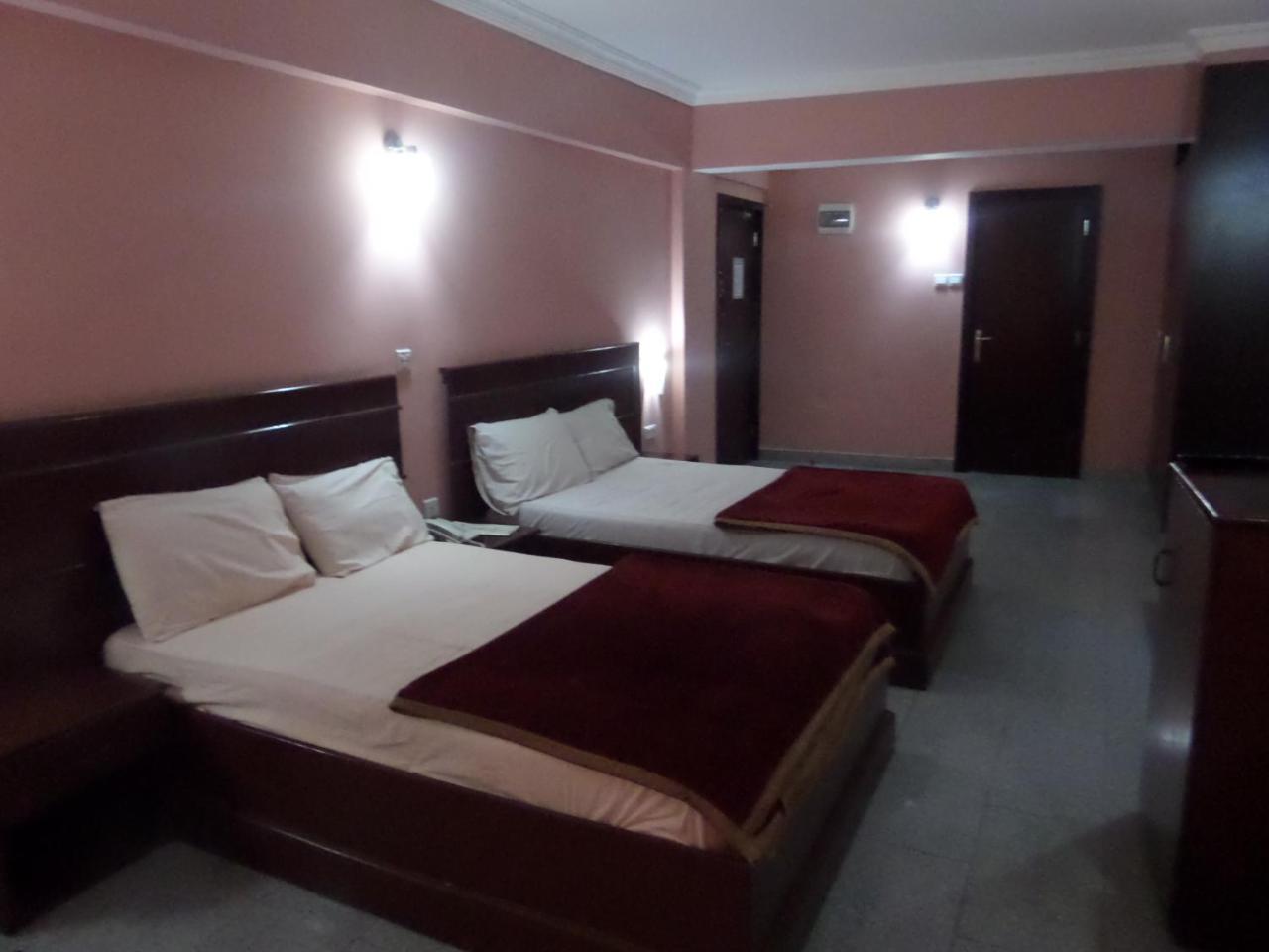 Hotel Newcastle Lagos Bagian luar foto