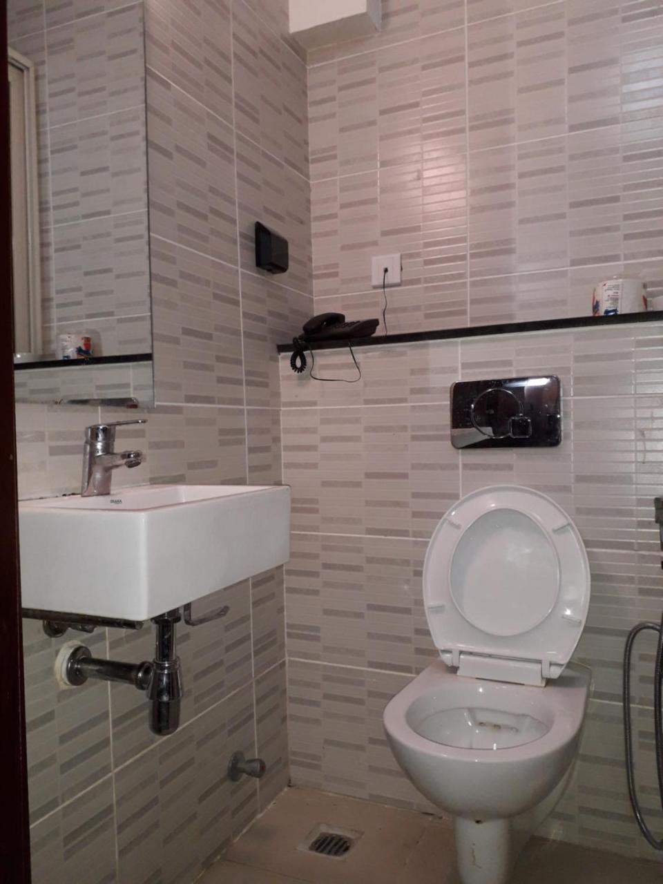 Hotel Newcastle Lagos Bagian luar foto